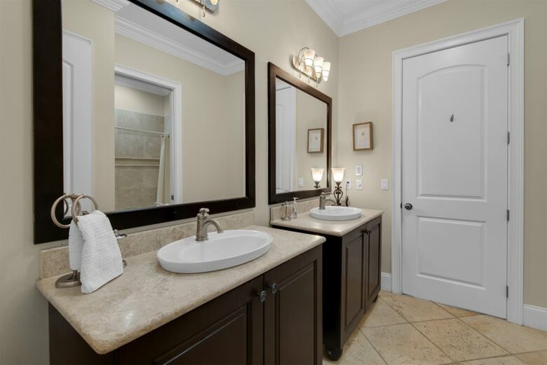 Home Exchange in Destin, FL, lake front property guest bathroom