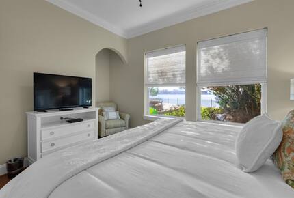 Home Exchange in Destin, FL, lake front property second floor views