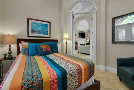 Home Exchange in Destin, FL, lake front property guest bedroom