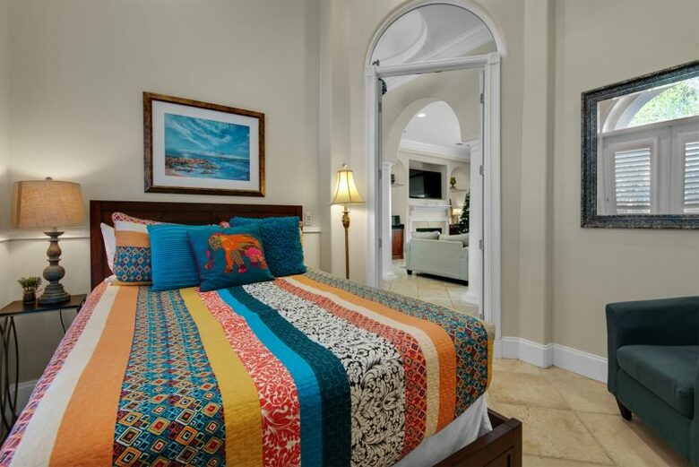 Home Exchange in Destin, FL, lake front property guest bedroom