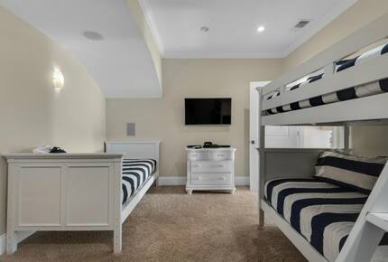 Home Exchange in Destin, FL, lake front property bunk room