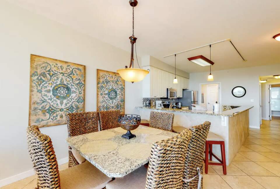 Home Exchange in Miramar Beach, FL, dine in kitchen