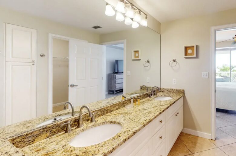 Home Exchange in Miramar Beach, FL, guest bathroom