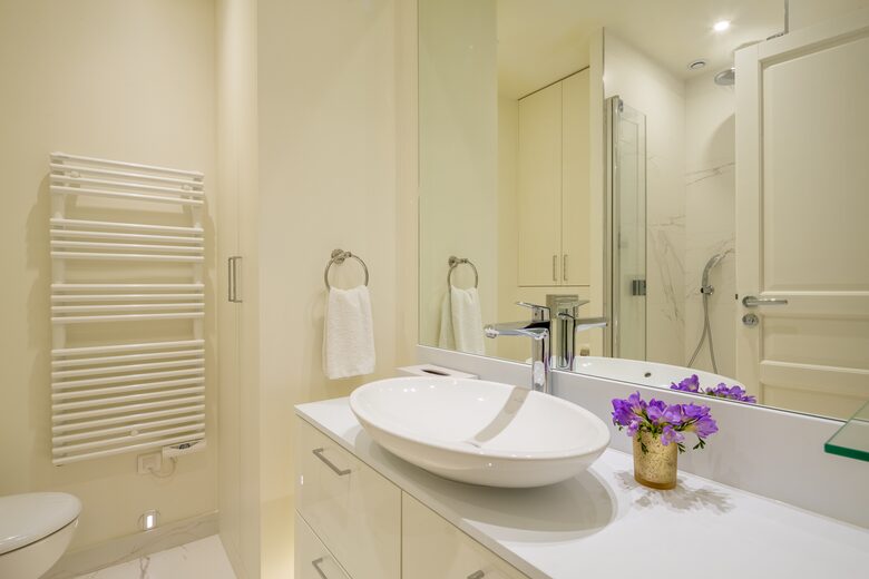 Syrah - Paris, France