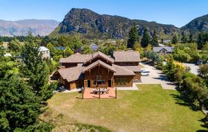 Cedar Lodge - Wanaka, New Zealand