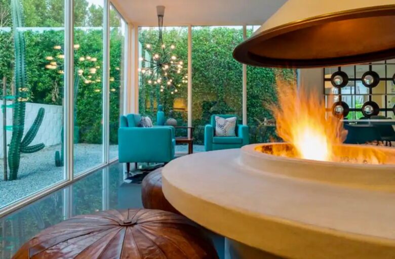 Home Exchange in Palm Springs, CA, panoramic windows