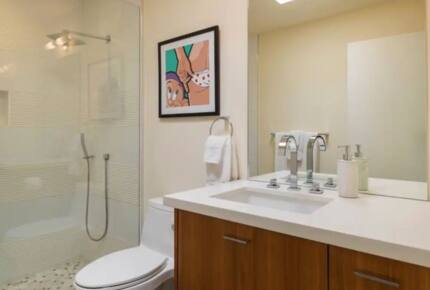 Home Exchange in Palm Springs, CA, guest bathroom