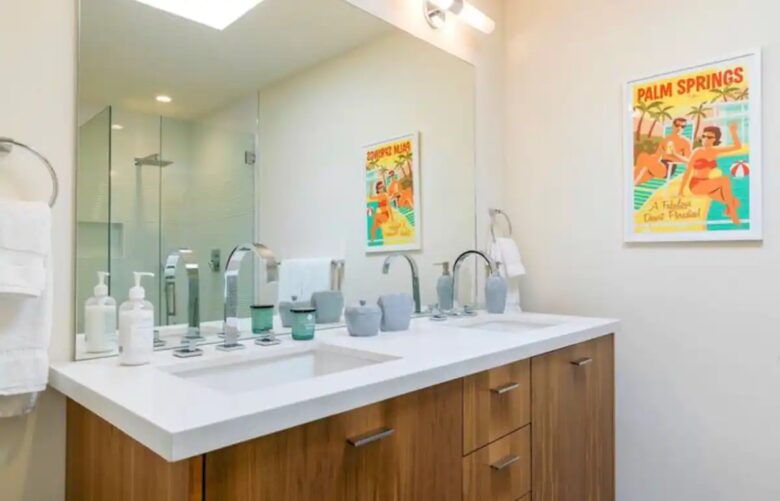 Home Exchange in Palm Springs, CA, guest bathroom