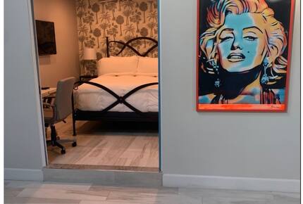 Palm Desert Utopia (near El Paseo) - Palm Desert, California