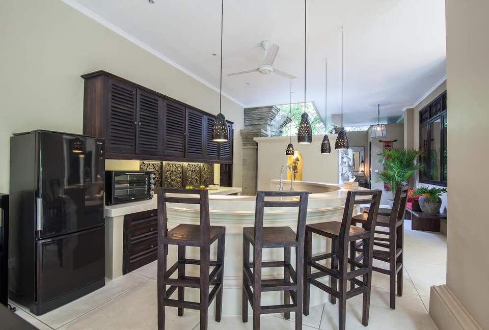 Home exchange in Ubud, Bali, curved counter in kitchen with seating