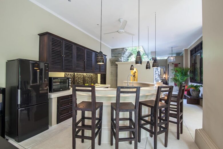 Home exchange in Ubud, Bali, curved counter in kitchen with seating
