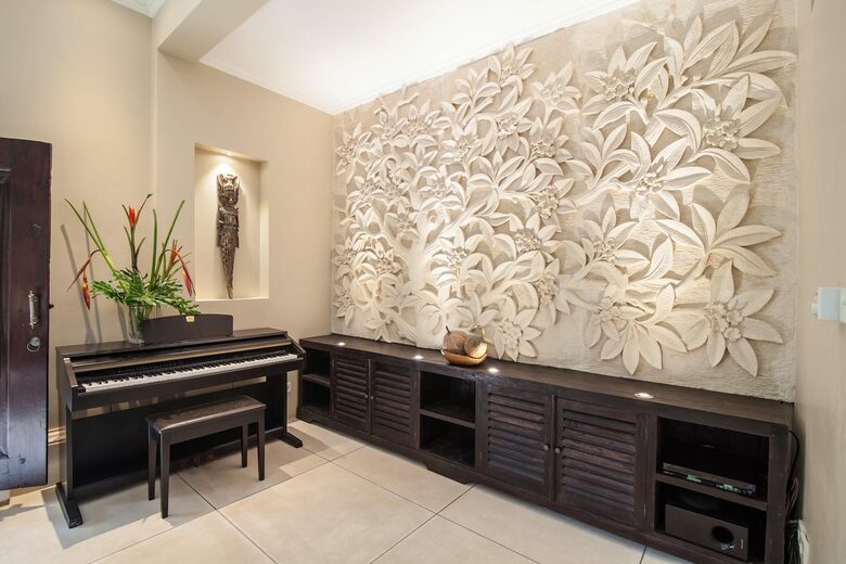 Home exchange in Ubud, Bali, Yamaha digital piano in dining area