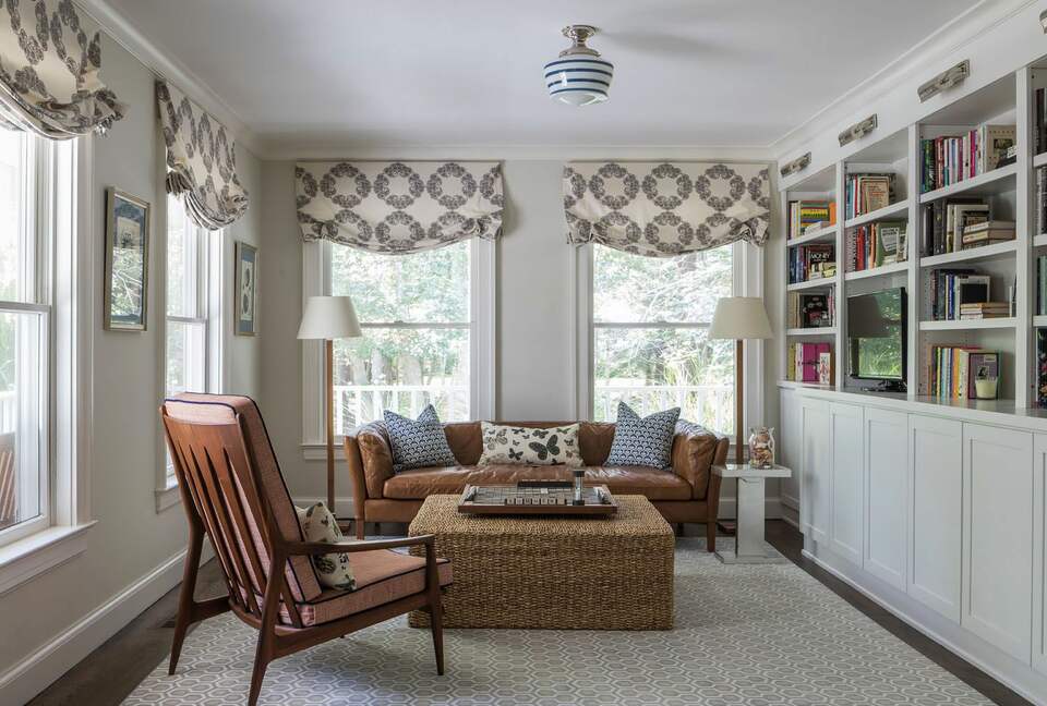Home Exchange in Sag Harbor, NY, charming library and TV room