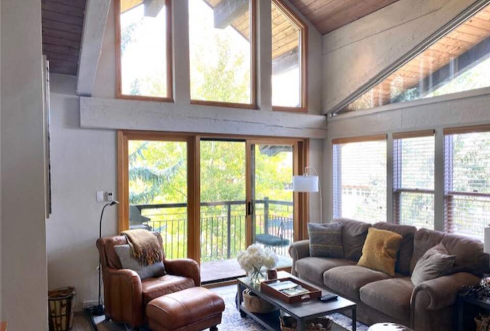 Home Exchange in Snowmass, CO, vaulted ceilings in living room