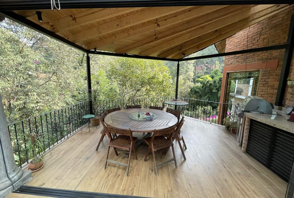 Casa de la Cascada - Lakefront & Waterfall Mexican Multifamily Retreat - Avandaro, Mexico