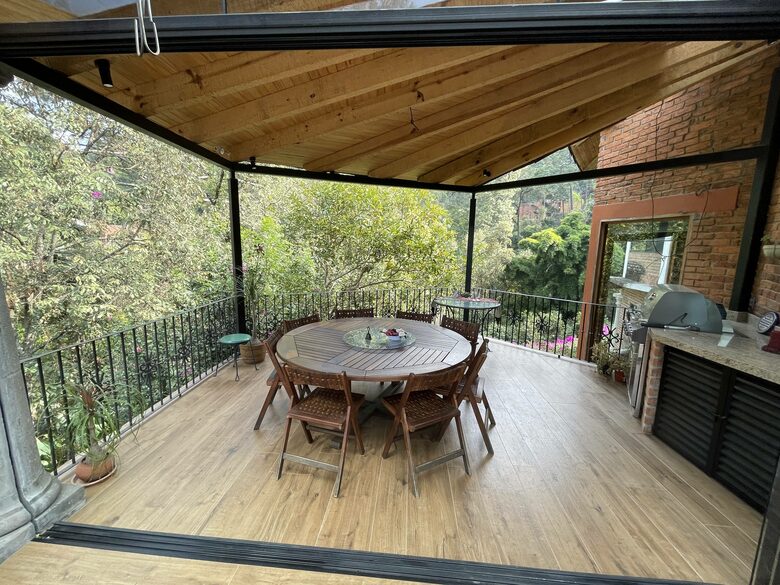 Casa de la Cascada - Lakefront & Waterfall Mexican Multifamily Retreat - Avandaro, Mexico