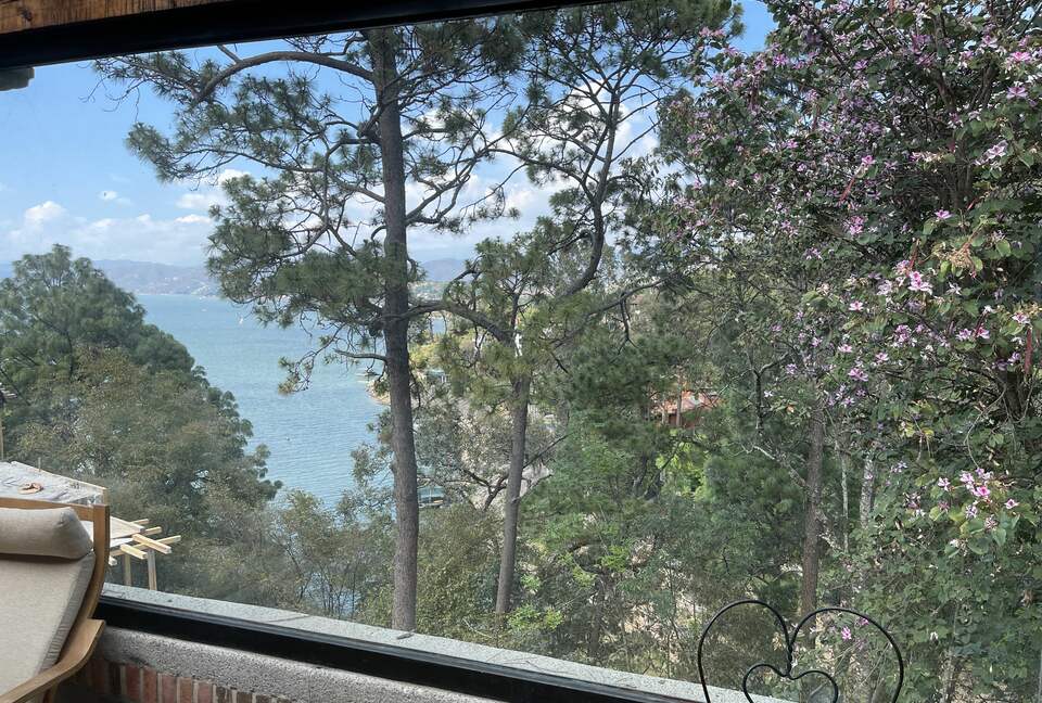 Casa de la Cascada - Lakefront & Waterfall Mexican Multifamily Retreat - Avandaro, Mexico