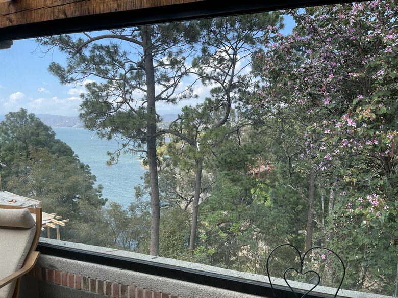 Casa de la Cascada - Lakefront & Waterfall Mexican Multifamily Retreat - Avandaro, Mexico