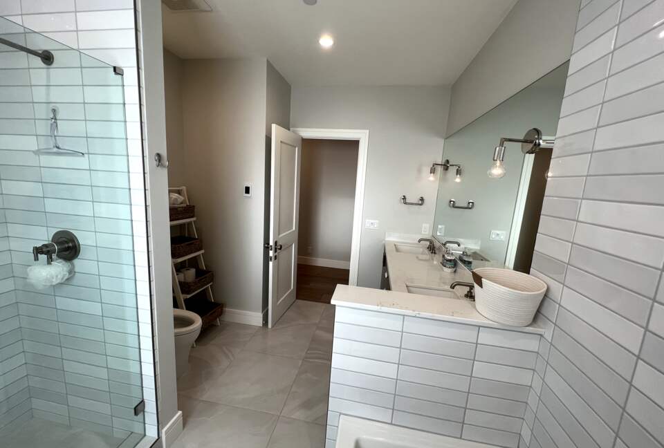 Bathroom #3 w/tub and shower