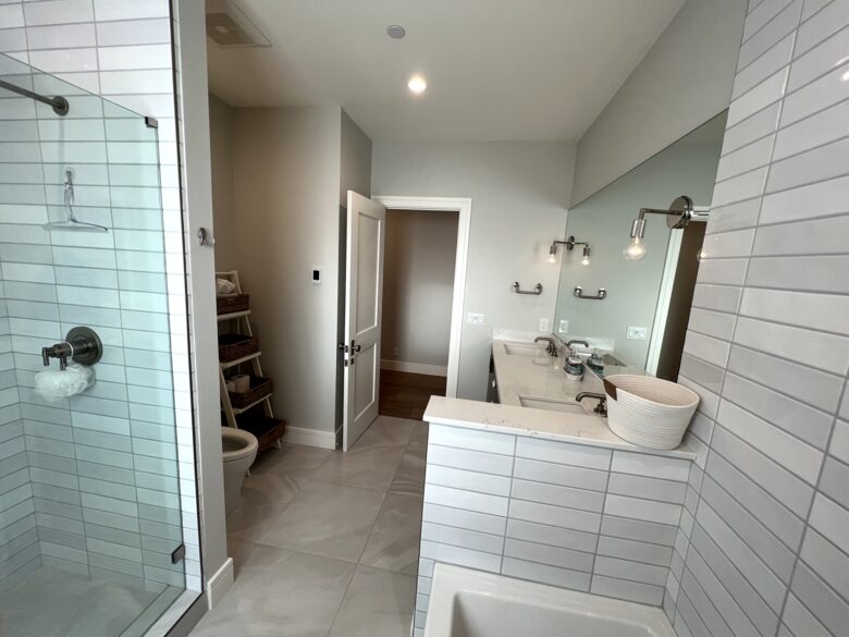 Bathroom #3 w/tub and shower