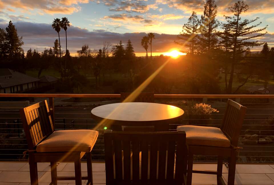 Sitting room balcony with sunset and golf course views