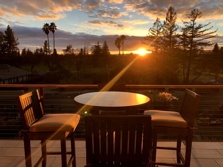 Sitting room balcony with sunset and golf course views
