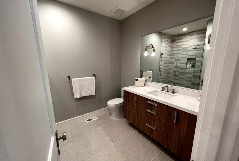 Bathroom #4 w/ shower