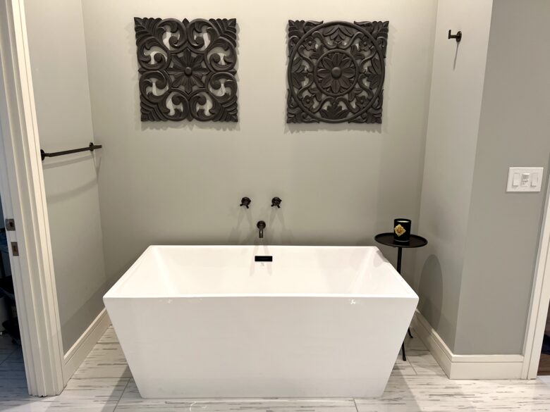 Primary bathroom #1 w/tub and shower