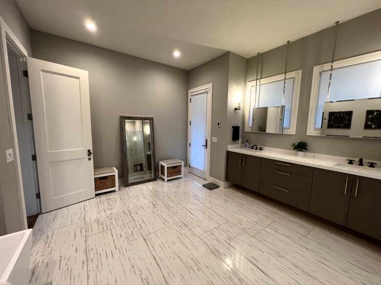Primary bathroom #1 w/tub and shower