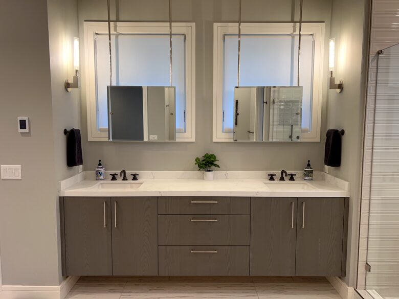 Primary bathroom #1 w/tub and shower