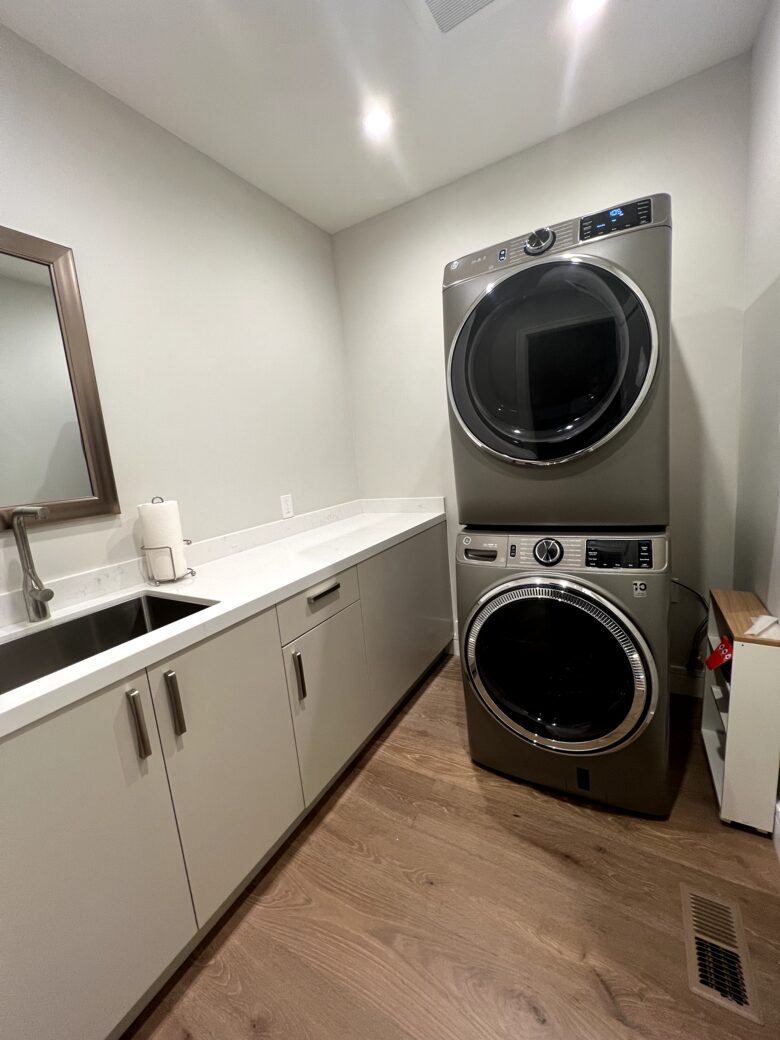 Laundry room (lower level)