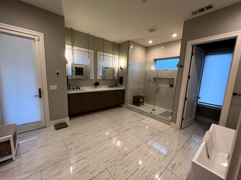 Primary bathroom #1 w/tub and shower