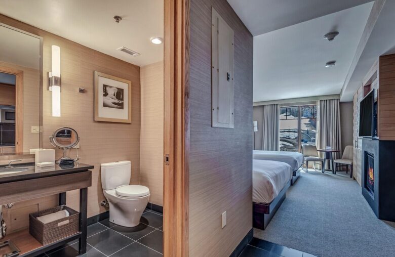 Secondary bathroom adjoining suite