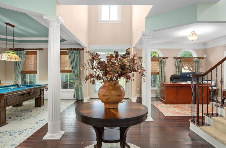 Main living area combining entertainment with a home office