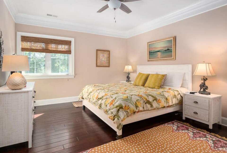 Cozy secondary bedroom