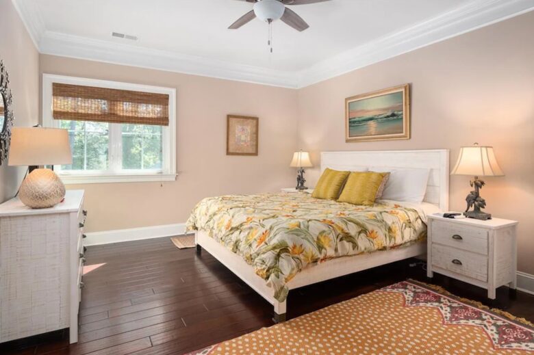 Cozy secondary bedroom