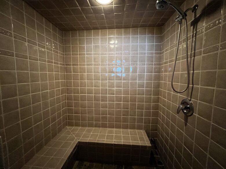 Steam room / shower