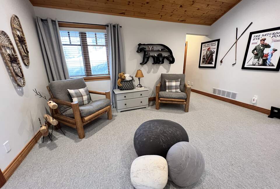 Upper floor lounge area