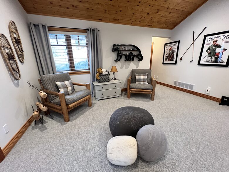 Upper floor lounge area