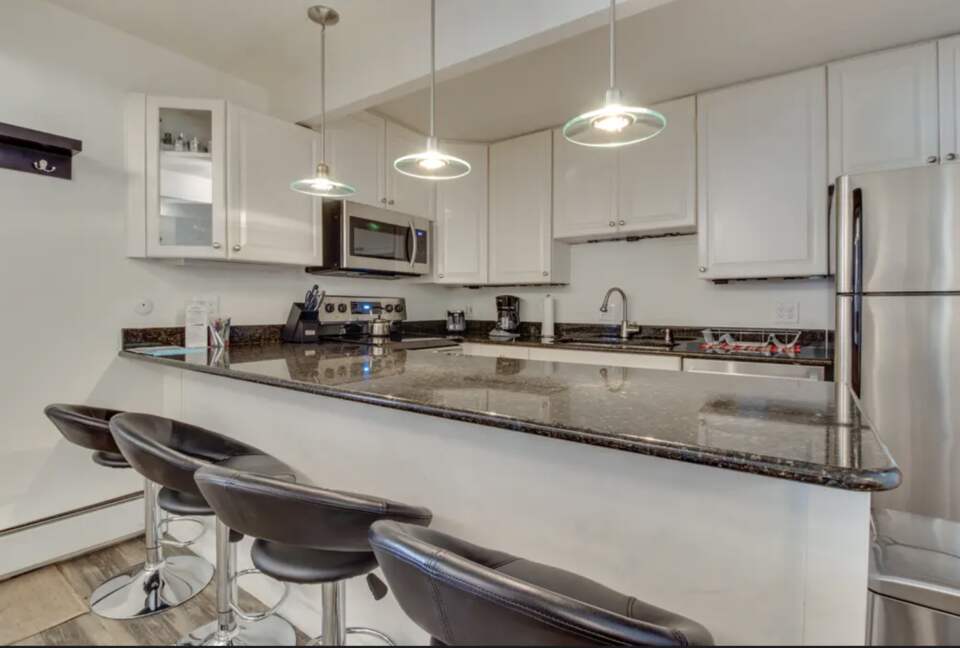 Home Exchange in Aspen, CO, counter seating for eat in breakfast