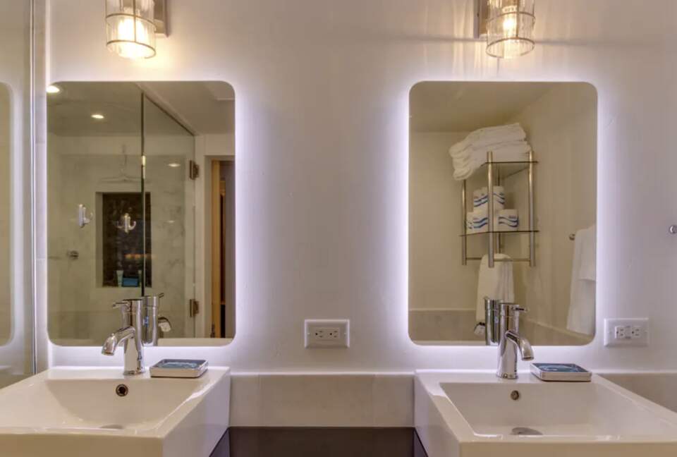 Home Exchange in Aspen, CO, guest bathroom