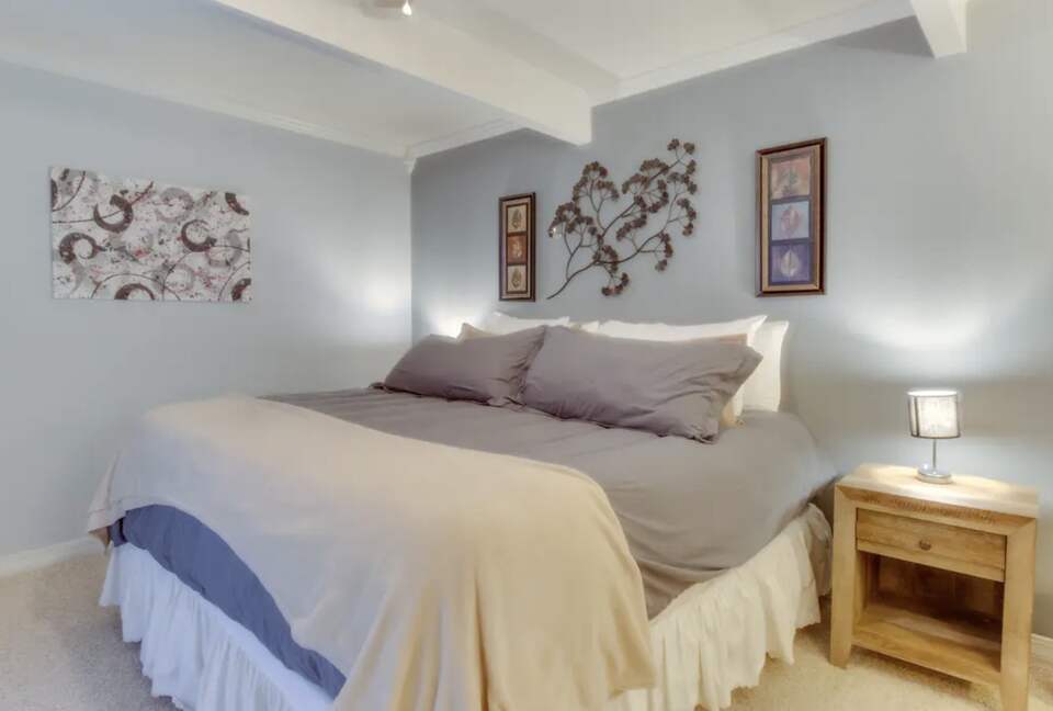 Home Exchange in Aspen, CO, master bedroom with king bed