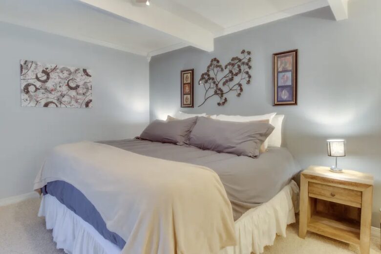 Home Exchange in Aspen, CO, master bedroom with king bed