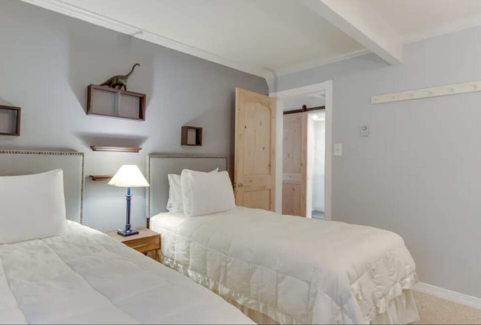 Home Exchange in Aspen, CO, twin to king bedroom