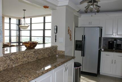 Home Exchange in Marco Island, FL eat in kitchen