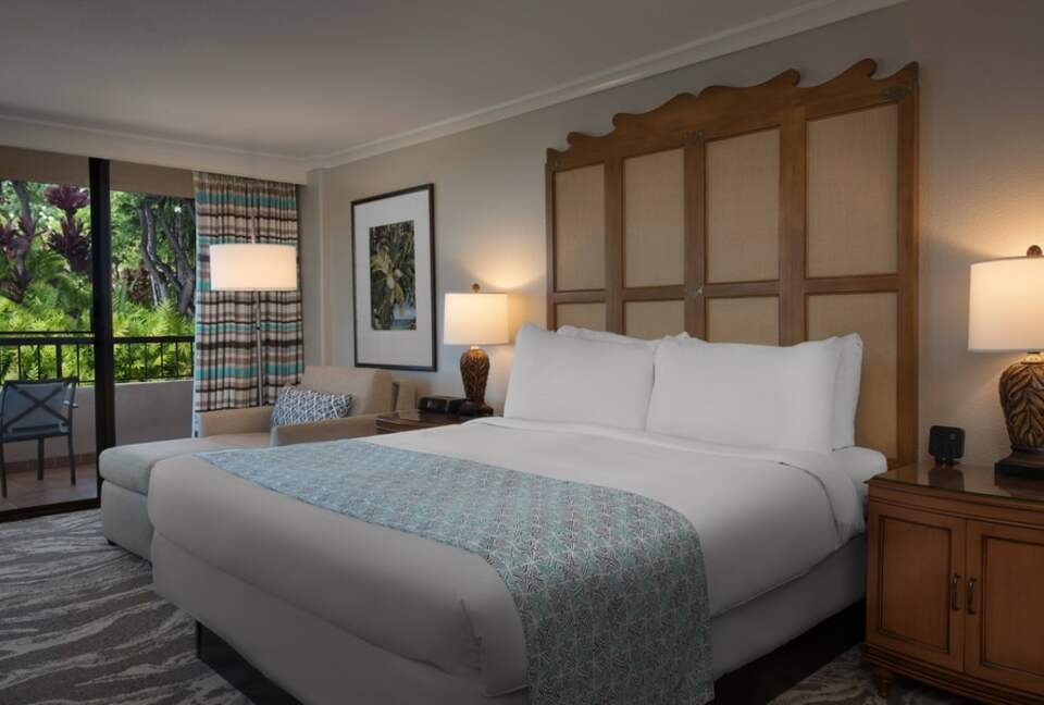 Home Exchange in Maui, HI, king bed with balcony