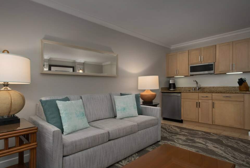 Home Exchange in Maui, HI, villa mini bar with mini fridge