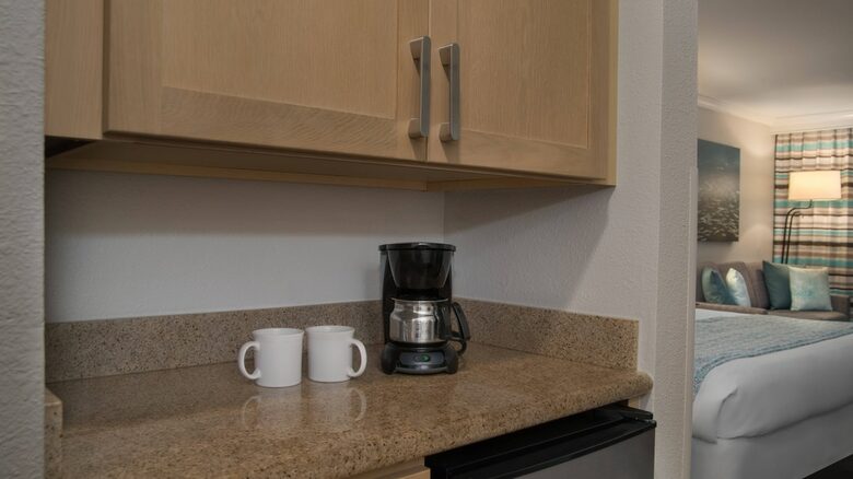 Home Exchange in Maui, HI, coffee bar