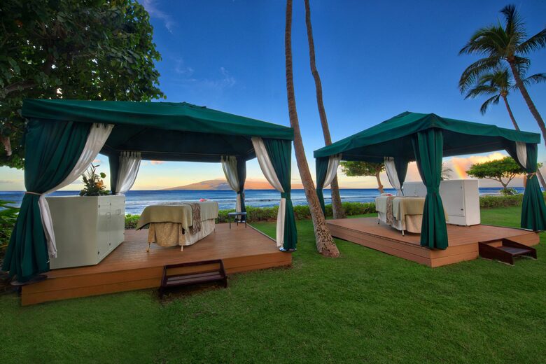 Home Exchange in Maui, HI, massages in front of the open ocean