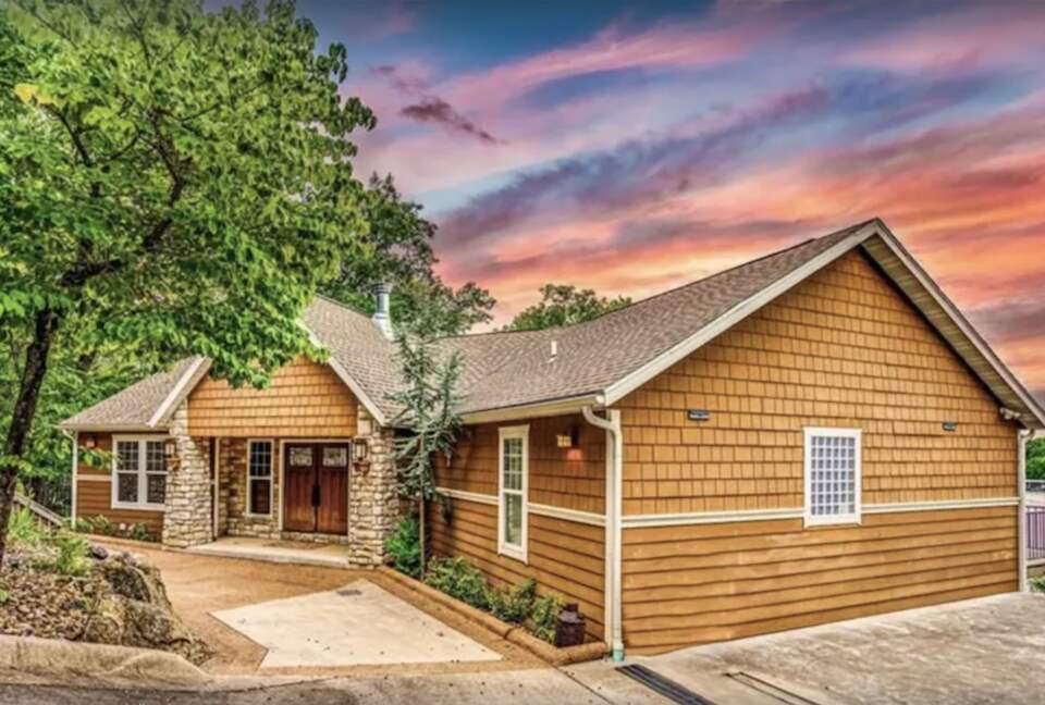 Lake of the Ozarks Waterfront Oasis exterior